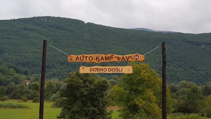 Auto Kamp Lav Hotell Kulen Vakuf Eksteriør bilde