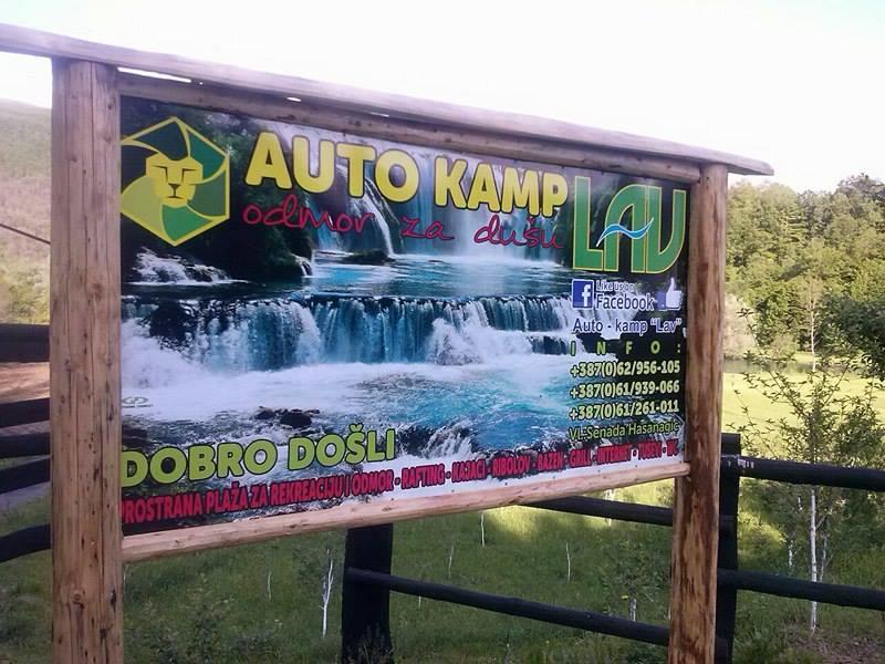 Auto Kamp Lav Hotell Kulen Vakuf Eksteriør bilde